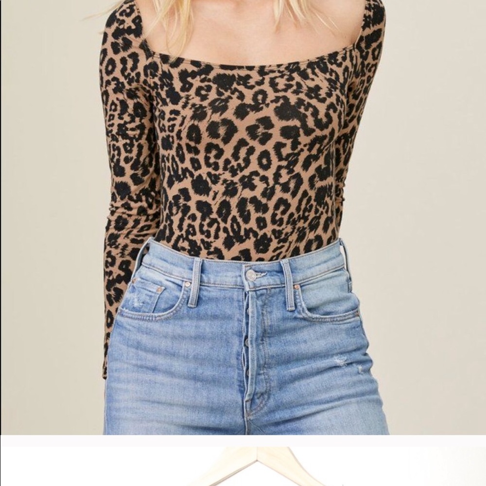 Long Sleeve Leopard Print Stretchy Crop Top